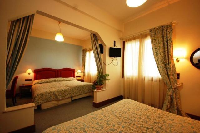 Hotel Elvetia Karpenísion Zimmer foto