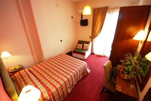 Hotel Elvetia Karpenísion Zimmer foto